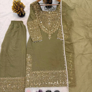 Nouvel ensemble tendance trois pièces prêt-à-porter en soie froissée lourde, Kurta et pantalon de mariage réversibles avec Duptta à bordure en dentelle fantaisie - Product Image 1