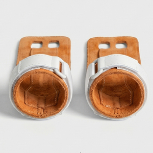 Poignées de gymnastique en cuir à 2 trous pour haltérophilie et gymnastique, protection des mains et soutien des poignets - Product Image 2