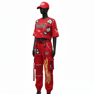 Conjunto de Top Corto y Pantalones Cargo de Felpa de Algodón y Poliéster Suave de 240 GSM con Bordado Rojo y Logotipo Personalizado para Mujer - Product Image 4