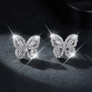 Pendientes de tuerca Abbott Butterfly Camellia de moda, chapados en oro, con moissanita fina de corte brillante redondo y engaste de garra, para uso diario - Product Image 1
