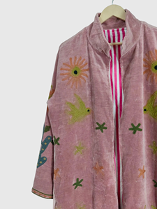 Manteau en velours rose brodé, manches longues, col roulé, style Prairie Chic, grande taille, veste longue en polaire pour femme, broderie main motif amour - Product Image 3