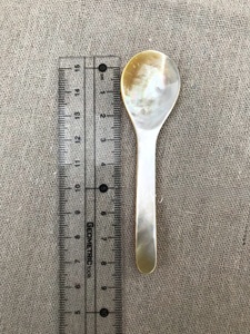 Cuillère à servir en nacre naturelle ILAHI, faite à la main, style bohème, blanche, non toxique, en plastique PE, pour fêtes, Uttar Pradesh - Product Image 5