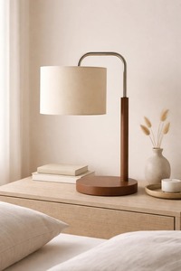 Lampe de table moderne KS International avec base et bras en métal, abat-jour beige, durable et résistante à la chaleur pour la décoration de la maison - Product Image 1
