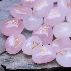 Juego de piedras rúnicas de cuarzo, 25 piezas, grabadas con símbolos dorados, pulidas, de forma libre, para práctica de Reiki - Product Image 2