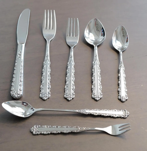 Ensemble de couverts élégants en acier inoxydable avec bords lisses, prise en main confortable et finition argentée de qualité supérieure pour la table à manger - Product Image 3