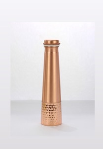 Bouteille d'eau Radhe Enterprises Premium en cuivre brun 1000 ml, design classique écologique personnalisé, portable pour les voyages et les activités de plein air - Product Image 4