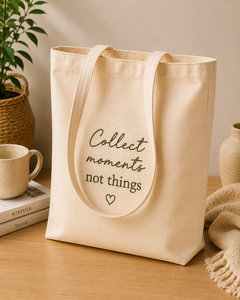 Bolsa de Playa de Lona Beige con Diseño Minimalista, Estampado de Letras y Correa para el Hombro, para Uso Diario, Colección Collect Moments Not Things - Product Image 4