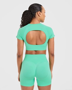 Conjunto de Yoga Personalizado al por Mayor, Tallas Grandes, con Contraste de Color, a Prueba de Impactos, Sujetador Deportivo con Espalda Cruzada y Pantalones Cortos de Cintura Alta para Correr y Entrenar - Product Image 4