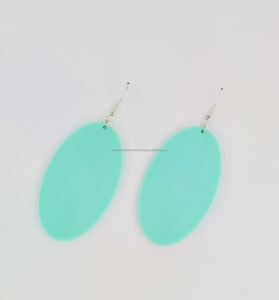 Dernières boucles d'oreilles en résine tendance jaune disponible à un prix compétitif - Product Image 2