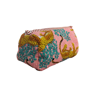 Pochette matelassée à imprimé de blocs faite à la main pour pièces de monnaie rose léopard Pochette matelassée élégante avec un design complexe - Product Image 4