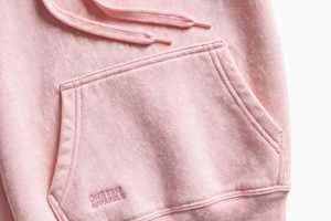 ชุดเซ็ตเสื้อฮู้ดครอปคอเต่าสีน้ำเงินกรมท่าสำหรับผู้หญิงจาก ONETEN APPARELS กางเกงจ็อกเกอร์ขายาวทรงหลวมพิมพ์ลายแขนยาวพร้อมเชือกผูกเอว - Product Image 6