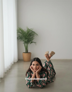 Exquisito Conjunto de Pijama de Algodón con Estampado de Leopardo Verde Bosque, Estampado a Mano, Ropa de Dormir Elegante y Artesanal para Mujer, Verano, Sostenible - Product Image 4