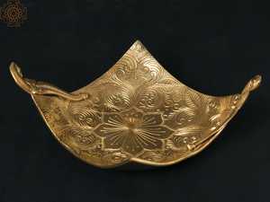 Cuenco artesanal de metal dorado con diseño tradicional chino tallado para regalo o uso en mesa - Product Image 2