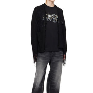 Camiseta de manga larga negra oversize para hombre con diseño de letras estampadas en foil, estilo streetwear, cuello redondo, corte jersey. - Product Image 4