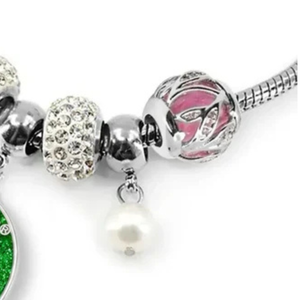   Pulsera Elegante para Mujer, Fabricada en 2008, Color Verde y Plateado, Joyería con Dijes, Accesorio de Moda para la Muñeca, Inspirada en la Hermandad - Product Image 3