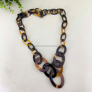 Collier chaîne en corne de style classique religieux de qualité supérieure avec perle et diamant pour les fêtes - Product Image 2