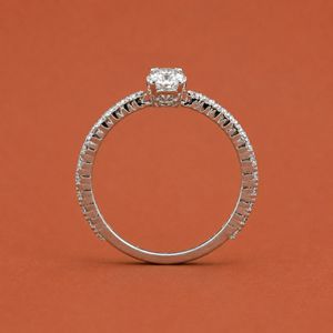 Anillo de Compromiso de Lujo Personalizado de Plata S925 con Moissanita de Corte Ovalado y Diamante Blanco para Novia - Product Image 4