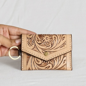 Nueva Cartera Bifold de Cuero Genuino con Diseño Floral Grabado a Mano para Mujer - Product Image 1