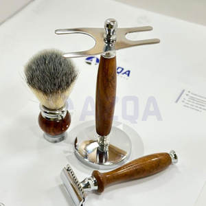 Kit de rasage de luxe avec rasoir de sécurité à double tranchant, brosse et support en bois – Ensemble de rasage professionnel pour barbier - Product Image 5