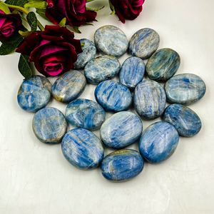 Pierre de paume ovale polie en cyanite bleue naturelle, cristal de guérison, Reiki, méditation, énergie, Feng Shui, décoration suspendue, Chakralume - Product Image 6