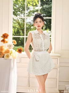 Chemisier sans manches en dentelle florale blanche pour femme, col chemise, boutons sur le devant, haut élégant, respirant, printemps-été, GINNY - Product Image 3