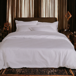 Ensemble de literie blanc élégant avec housses de coussin assorties, style hôtel de luxe, confort pour les espaces de décoration de chambre à coucher modernes - Product Image 4