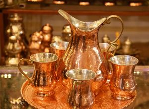 Ensemble de carafes en cuivre pour l'hydratation hivernale en intérieur, service d'eau en métal avec verres, durable, réutilisable, vaisselle de cuisine et de salle à manger - Product Image 5