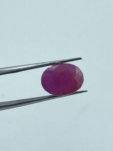 พลอยทับทิมสีชมพูอมม่วงธรรมชาติคุณภาพดี รูปทรงวงรี น้ำหนัก 6.57 กะรัต จากผู้ส่งออกในราคาที่ดีที่สุด - Product Image 4