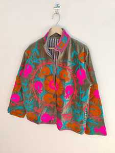 Veste en velours Suzani – Manteau floral brodé style bohème, veste tribale ouzbèke artisanale, vêtement d'extérieur artistique et affirmé - Product Image 3