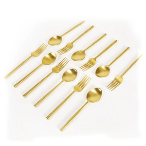 Ensemble de couverts en acier inoxydable écologiques et design pour une cuisine et une décoration de table contemporaines - Product Image 1