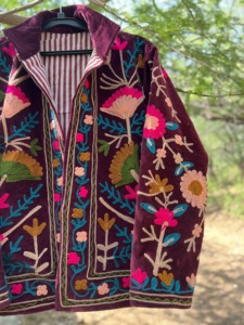 Chaqueta corta de invierno para mujer, de terciopelo, bordada a mano |   Abrigo Informal de Diseñador sin Cierre - Product Image 4