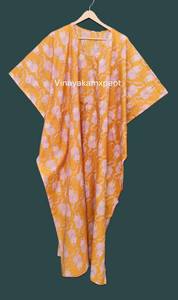 Exquisito Kaftán Midi de Algodón Transpirable con Estampado de Leopardo, Cuello en V, Cintura Alta, Color Rosa, Elegancia sin Esfuerzo - Product Image 3