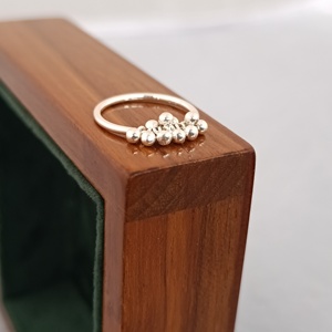 Bague en argent fin avec perles, élégante, minimaliste, moderne, pour femme, à porter au quotidien, idéale pour les fêtes, cadeau, bijoux - Product Image 3