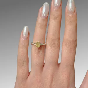 Anillo de compromiso de lujo para mujer con diamante ovalado amarillo en oro amarillo y diamantes pavé laterales, anillo de promesa - Product Image 4