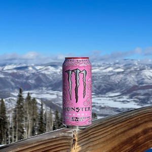 Bebida Energética con Cafeína, Lata de 500 ml, Sin Azúcar, Sabor Fresa, Monster Ultra Strawberry Blast, Bebida Refrescante - Product Image 2