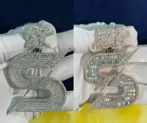 Colgante de Letra Personalizado con Moissanita Redonda Brillante de 3 Quilates, Chapado en Oro Blanco de 14K sobre Plata de Ley para Mujer - Product Image 6