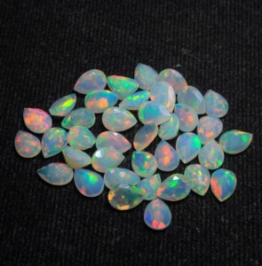 Opale naturelle d'Éthiopie Welo, taille poire, facettée, pierre précieuse en vrac pour la fabrication de bijoux, taille calibrée - Product Image 1