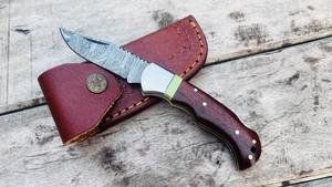 Cuchillo de bolsillo OEM forjado a mano de Damasco con bloqueo trasero para supervivencia, camping y actividades al aire libre, 3.5 pulgadas, multifuncional, con funda de cuero genuino y mango de madera de alta calidad. - Product Image 5
