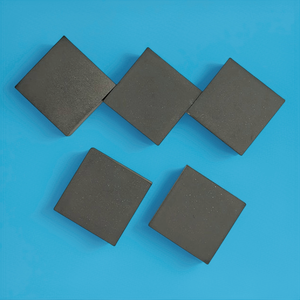 แผ่นเซรามิก B4C ทนทานต่อแรงกระแทกแผ่นกันกระสุนเสาหินโบรอนคาร์ไบด์แผ่นเกราะเซรามิกขีปนาวุธ - Product Image 1