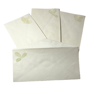 Oferta Especial: Sobres Ecológicos de Papel de Algodón Reciclado Hechos a Mano con Impresiones de Hojas Frescas en el Esquinas - Product Image 3
