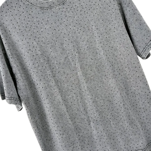 เสื้อยืดประดับเพชรผู้ชาย ออกแบบเองได้ทุกแบบ  โลโก้ตัวอักษรประดับเพชร คอเสื้อทำจากผ้าฝ้ายออร์แกนิค 100% เป็นมิตรต่อสิ่งแวดล้อม - Product Image 6