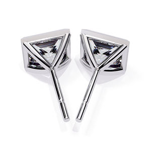 Boucles d'oreilles clous en moissanite taille princesse 5,5 mm, couleur D, pureté VVS, serties carrées, en or massif 18 carats - Product Image 5