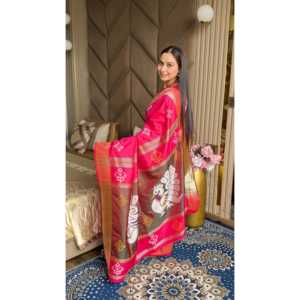 Sari de Seda Suave Elite Weaves Ikkat Patola con Motivos Meenakari, Pallu de Pavo Real y Borde de Zari Dorado para Vestidos de Boda - Product Image 3