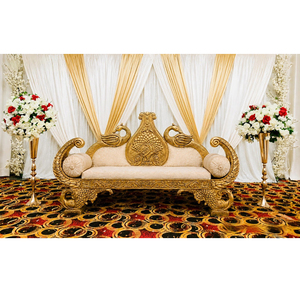 Sofá de Boda Estilo Maharaja con Tallados de Pavo Real, Diseño de Lujo Desmontable, Material de Madera Tratada, Sofá Dorado para Eventos de Boda en EE. UU. - Product Image 1