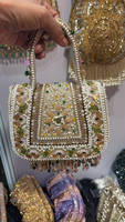 Sac à perles de qualité supérieure, sac de soirée vintage personnalisé orné de perles pastel et doté d'une poignée décorative.