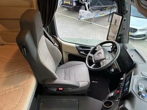 Camion tracteur diesel 6x4 à boîte de vitesses manuelle, poids lourd, pour un contrôle de précision dans la logistique et le transport de marchandises - Product Image 5