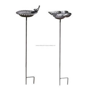 Bain d'oiseaux en métal lourd pour jardin et pelouse, offrant aux oiseaux une source d'eau sûre avec une structure robuste, durable et résistante à la rouille. - Product Image 5