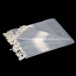 Serviette Fouta en coton de haute qualité avec logo personnalisé et design rayé à prix abordable, fabriquée en Inde. - Product Image 2