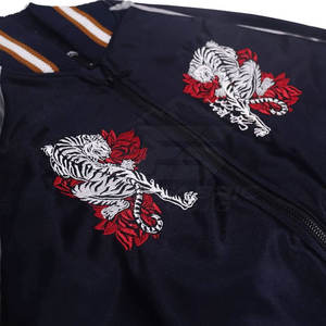 Chaqueta Sukajan de estilo urbano para hombre, tela satinada suave, ligera, moderna, con diseño bordado. - Product Image 6