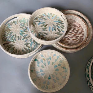ถาดงานฝีมือประดับมุกเปลือกหอย – ถาดเสิร์ฟทรงกลมพร้อมหูจับ - Product Image 1